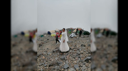 Gelinlik giyip Türkiye'nin çatısı Ağrı Dağı ile evlendi