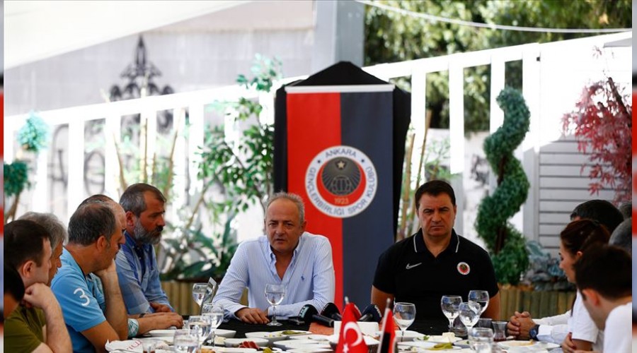 Gençler gelecekten umutlu