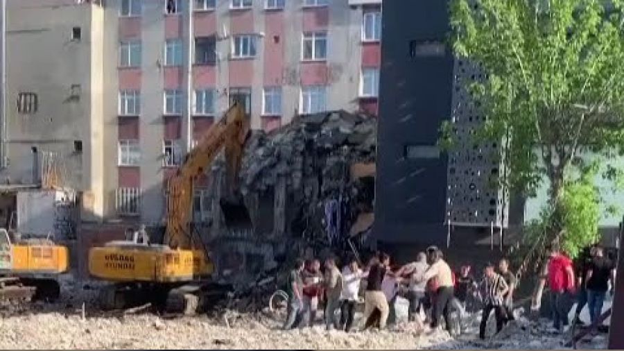 G�ng�ren'de y�k�m s�ras�nda arbede ya�and�