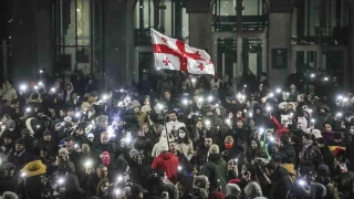 Gürcistan havai fişekli protestolar sürüyor: 48 gözaltı