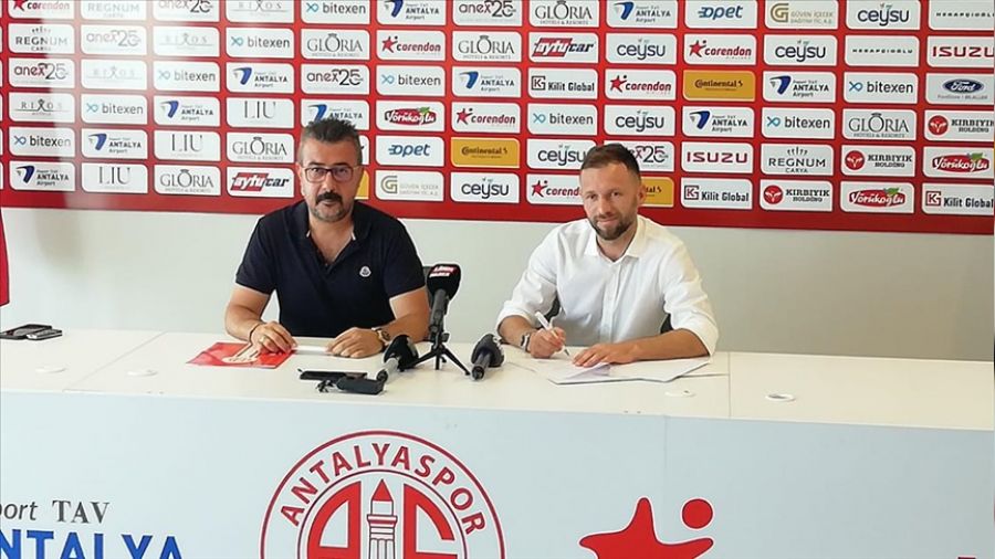 Hakan 1 yıl daha Antalyaspor'da