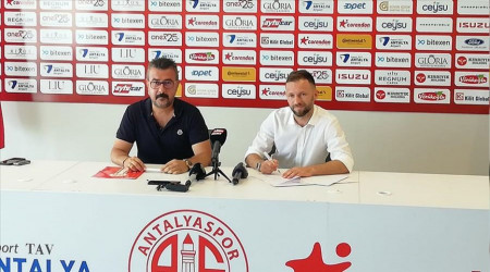 Hakan 1 yıl daha Antalyaspor'da