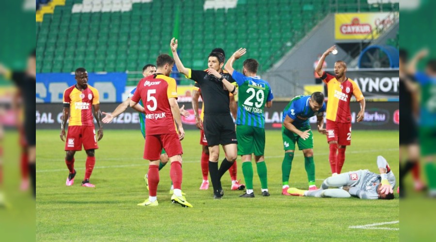 "Hakem de�il, Cellat ba��"
