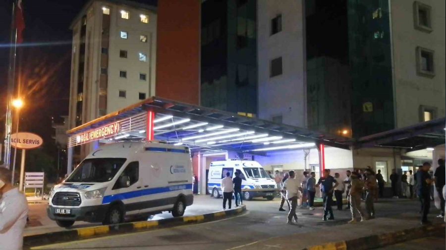 Hastanenin acil servisinde rastgele ate� etti: 5 yaral�
