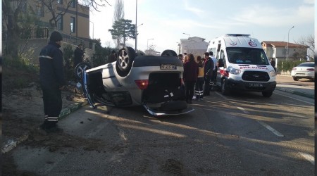 Hatalı sollama sonucu takla attı
