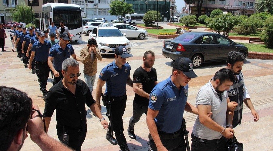 Hayali konteyneri 45 kişiye sattılar