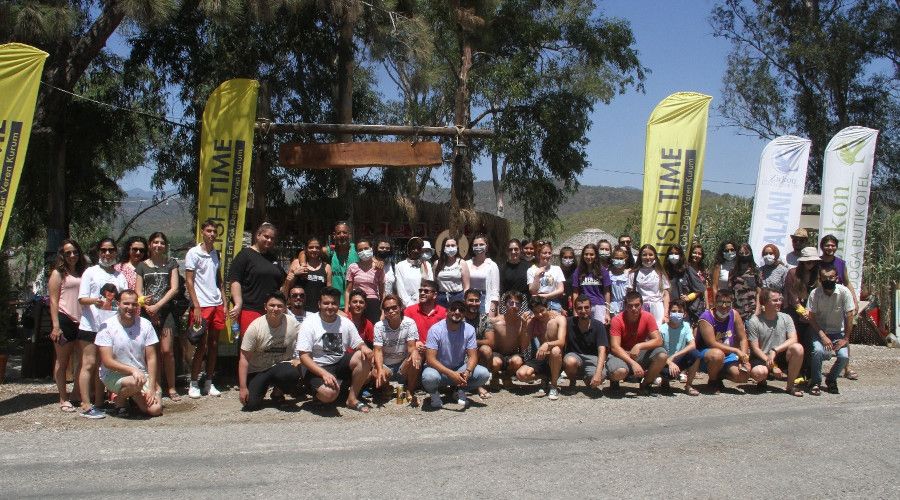 Hem İngilizce öğreniyorlar, hem tatil yapıyorlar