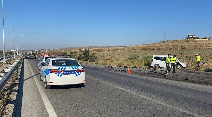 Hız denetim radar aracına hızla çarptılar