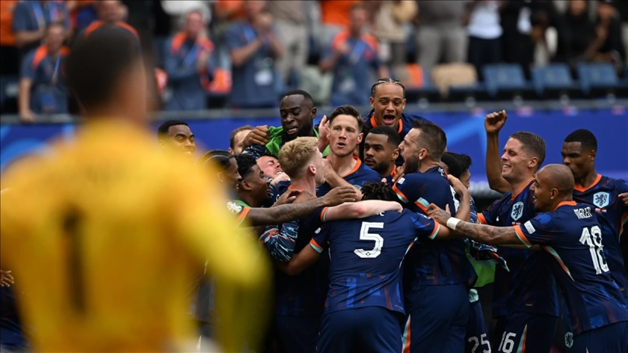 Hollanda Weghorst ile kazand 