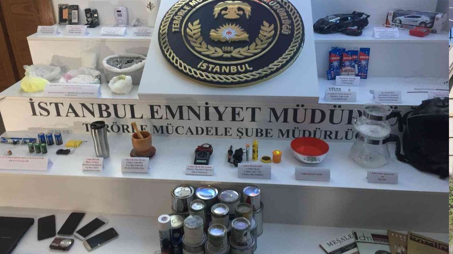 Hücre evinde ele geçirilen patlayıcılar emniyette sergilendi