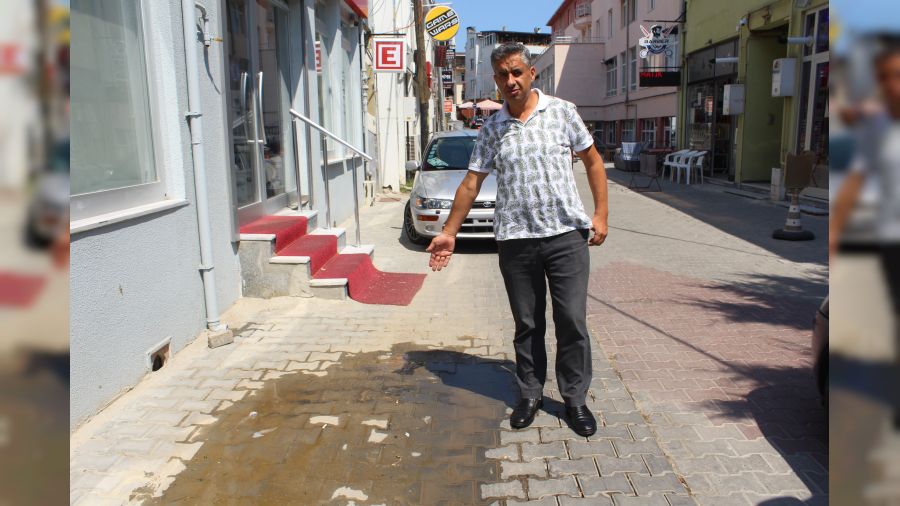 ��me suyu soka�a ak�yor