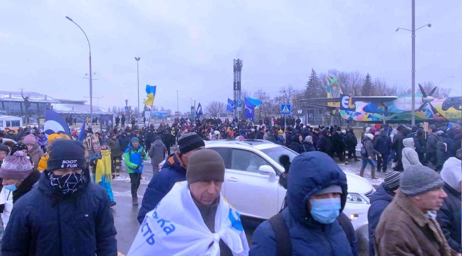 �hanetle su�lanan Poro�enko'ya Ukrayna'da co�kulu kar��lama