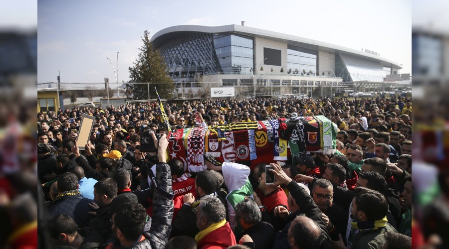 �ki gencin vefat� birlik getirdi