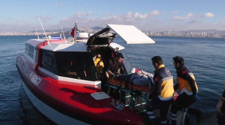 İnebolu'da balıkçı teknesinde fenalaşan 2 kişi hastaneye kaldırıldı