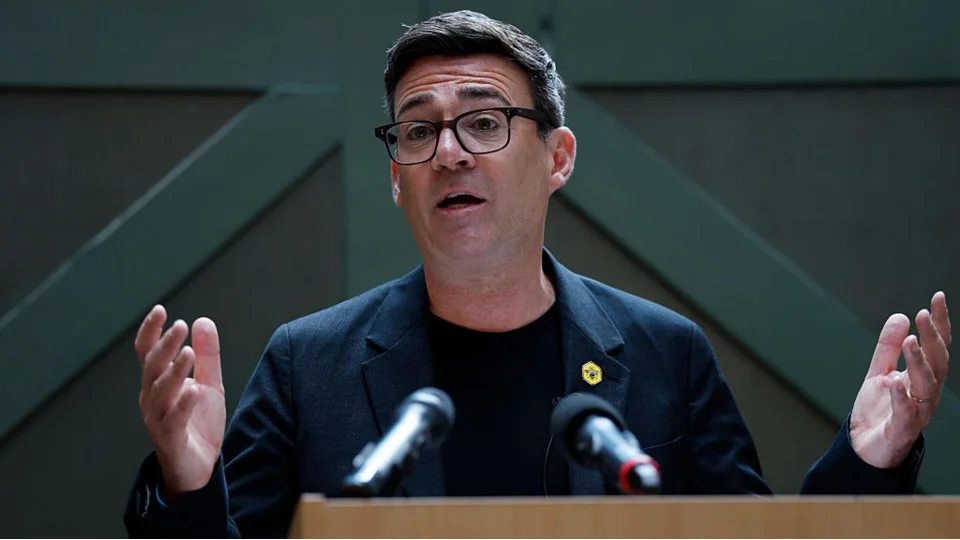 �ngiltere'de ba�bakanl��a haz�rlanan Andy Burnham, ���i Partisi'nin Gazze tutumu i�in �z�r diledi