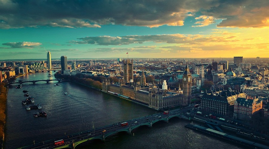 �ngiltere'de karantinay� ihlal edenlere 10 bin Sterlin para cezas�