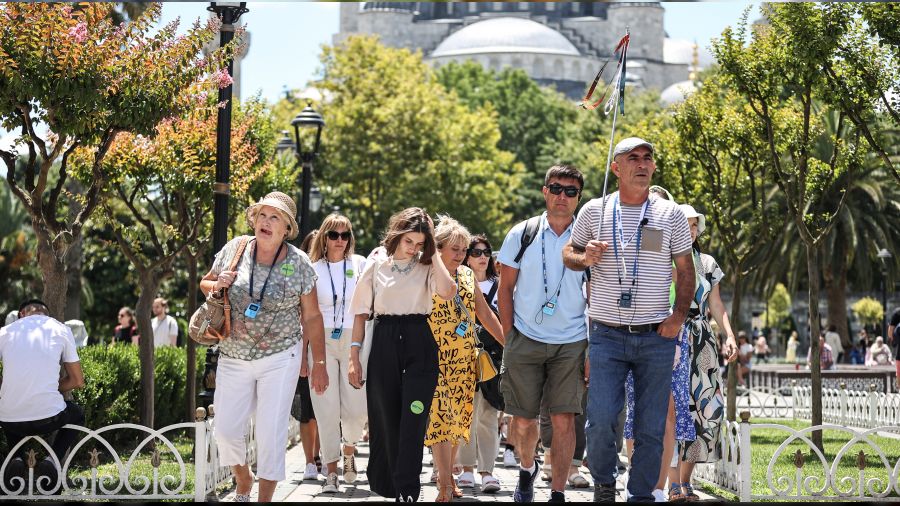 �stanbul turist say�s�nda rekora ko�uyor