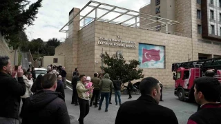 �stanbul'da polisevinde yang�n pani�i