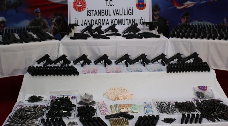 stanbul'da 'su atlyesine' jandarma baskn
