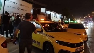 İstanbul'da taksiciler öldürülen meslektaşları için toplandı