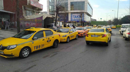 İstanbul'da taksimetre kuyruğu sürüyor