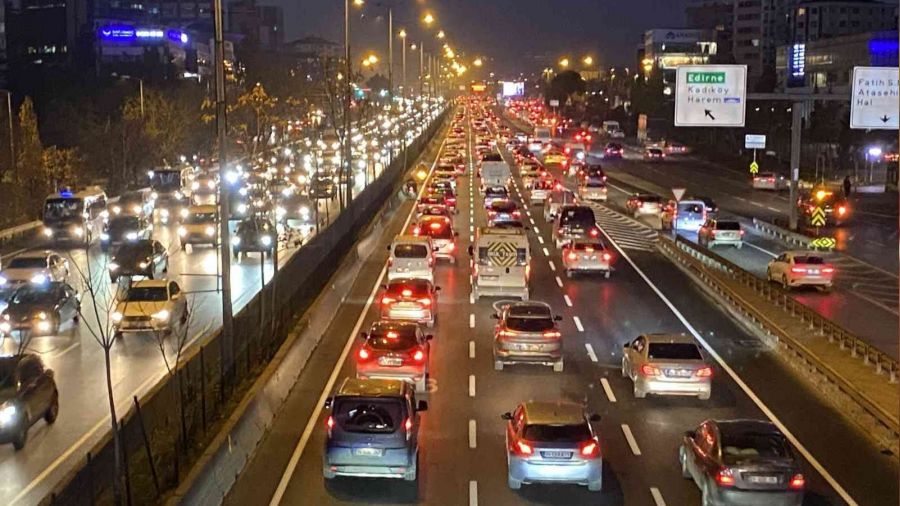 İstanbul'da trafik yoğunluğu oluştu