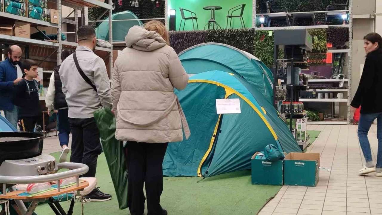 İstanbul'da vatandaşlar çadır satış yerlerine akın etti