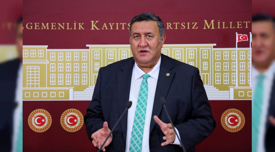 'thalat hem retici hem tketiciyi vuruyor'