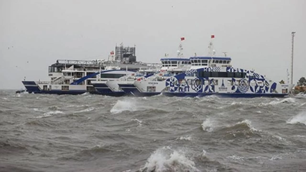 �zmir'de arabal� vapur seferleri iptal edildi