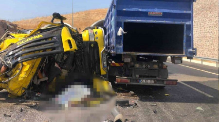 İzmir'de lastiği patlayan tır dehşet saçtı: 1 ölü 5 yaralı