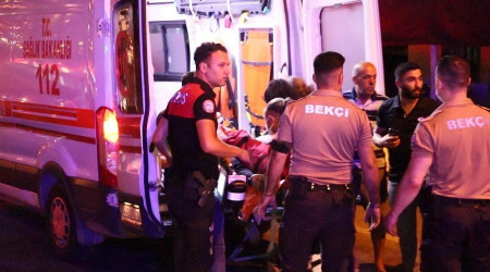 İzmir'de 'omuz atma' kavgası: 1 ölü, 3 yaralı