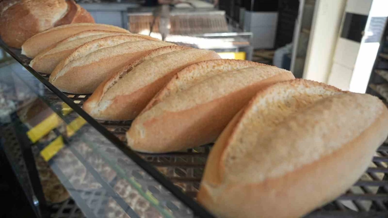 Kad�n� 15 y�l g�nde 5 ekmek kar��l��� �al��t�rm��