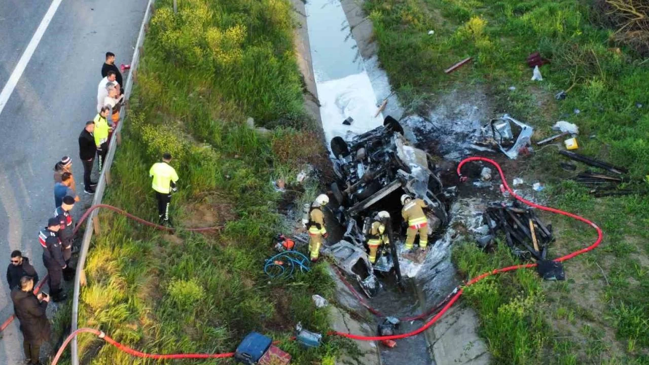 Kanala u�an minib�s alev alev yand�: 2 yaral�