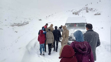 Kar ve tipide mahsur kalan 20 renci kurtarld