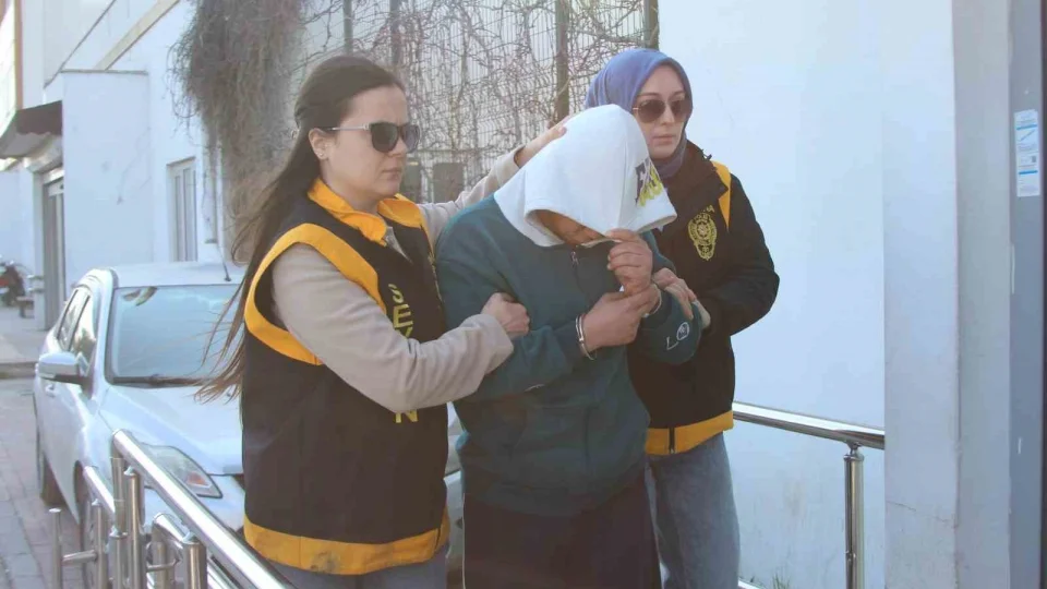 Kar�-koca tart��mas�nda kad�n kocas�n� b��aklad�