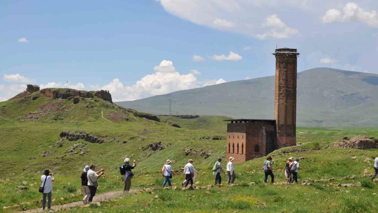 Kars'n tarihi kenti Ani'ye youn ilgi