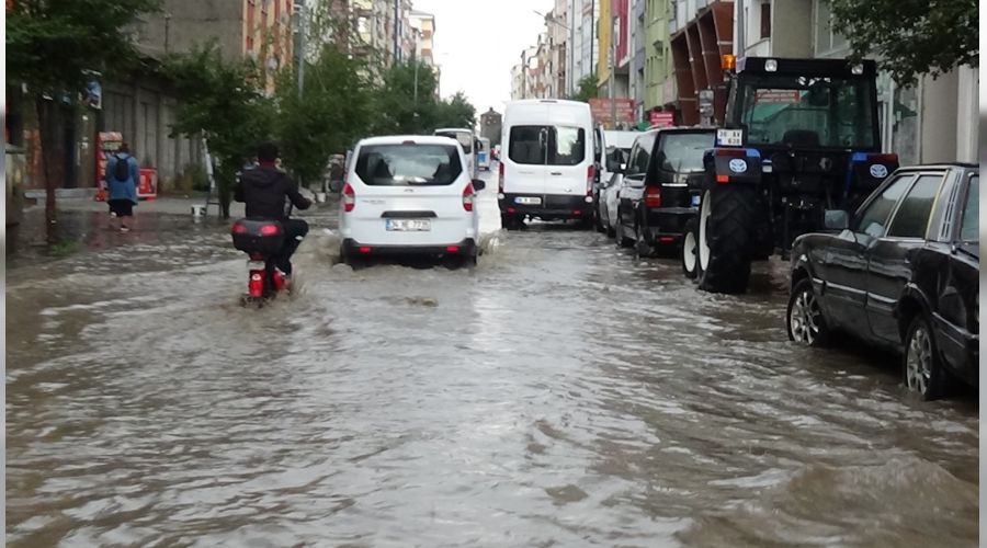 Kars'ta caddeler g�lete d�nd�
