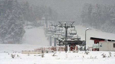 Kars'taki Cbltepe Kayak Merkezi'nde kar sevinci yaand