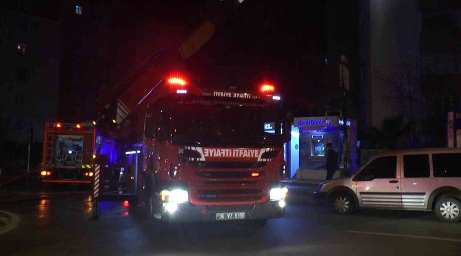 Kartal'da yeni y�l�n ilk saatinde yang�n pani�i