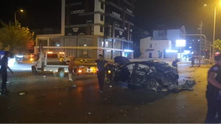 Kavaa kan otomobili adeta biti: 3 yaral