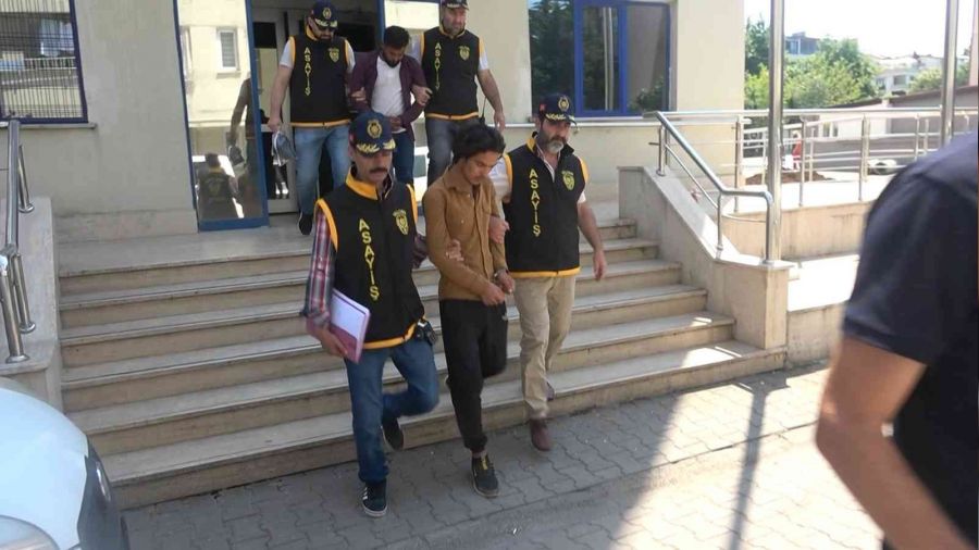Kendilerini polis olarak tantan 2 telefon dolandrcs tutukland