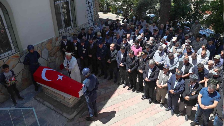 Kıbrıs Gazisi Zeki Sarıbaş toprağa verildi
