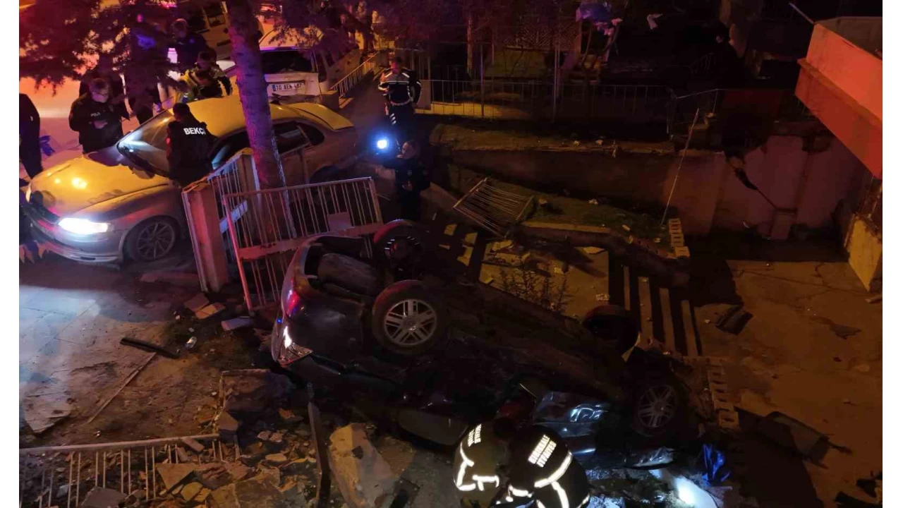 Kimisi kamyon devrildi sand�, kimisi de deprem: G�rd�kleri manzarayla �oke oldular