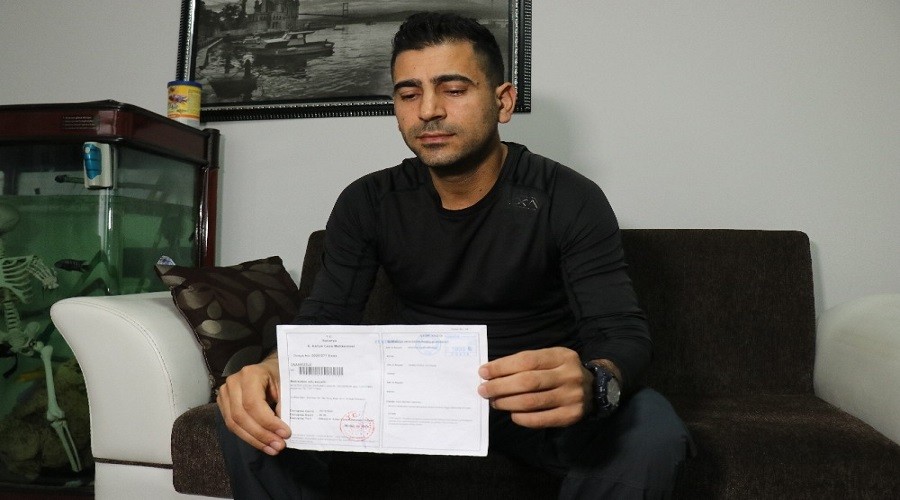 Kimli�i de, arkada�l��� da sahteymi�