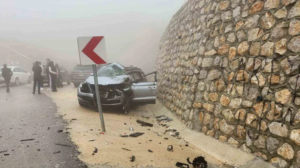 Konya-Antalya karayolunda feci kaza: 1 �l�, 3 yaral�