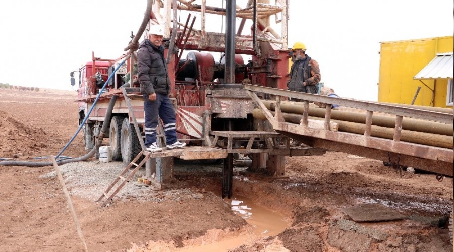 K�y�n�n su ihtiyac�n� kar��lamak i�in 5 kez sondaj vurdurdu