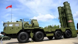  Kremlin S�zc�s� Dmitri Peskov, Rusya ile T�rkiye'nin, daha �nce teslim edilen S-400 hava savunma sistemlerinin durumuna ili�kin temaslarda bulundu�unu ve bu g�r��melerin devam edece�ini a��klad�