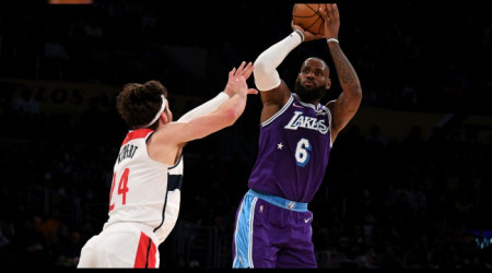 LeBron'a 50 saydan aas az geliyor