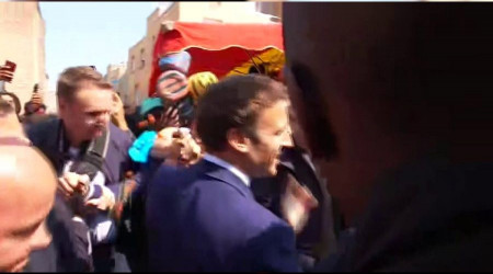 Macron'a domatesli saldr