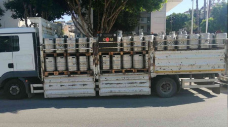 Manavgat'ta kamyon dolusu sahte içki ele geçirildi